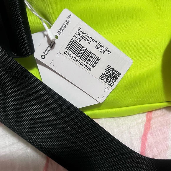 Lululemon Everywhere belt bag - Picture 3 of 7
